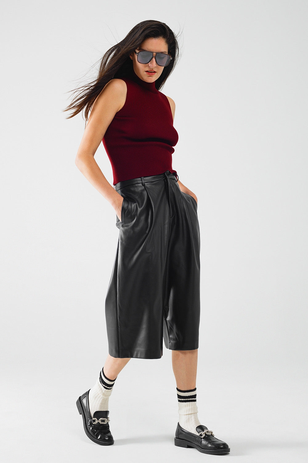 Sleek Burgundy Ribbed Turtleneck Sleeveless Top