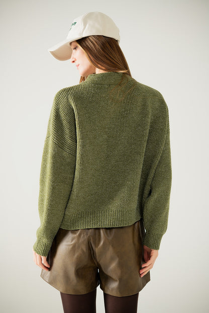 Cozy Buttoned Knit Sweater in Green