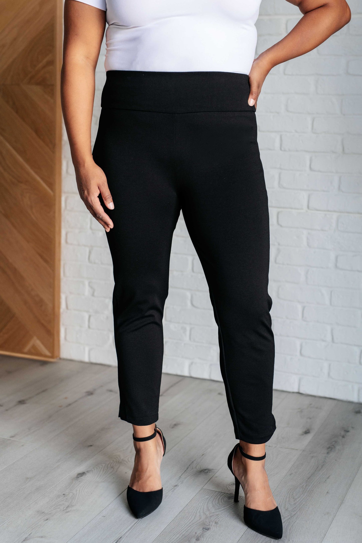 Vegas Edge & Elegance Crop Pants in Black