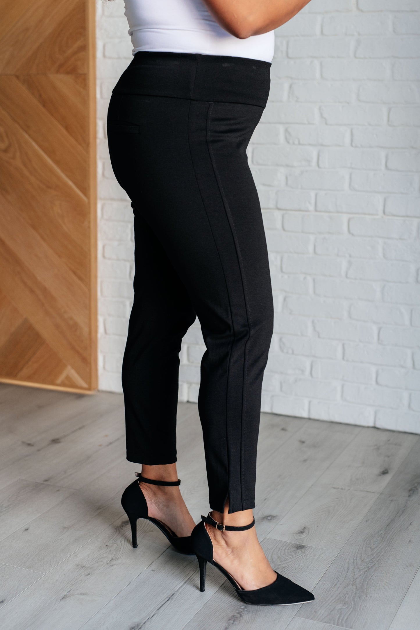 Vegas Edge & Elegance Crop Pants in Black