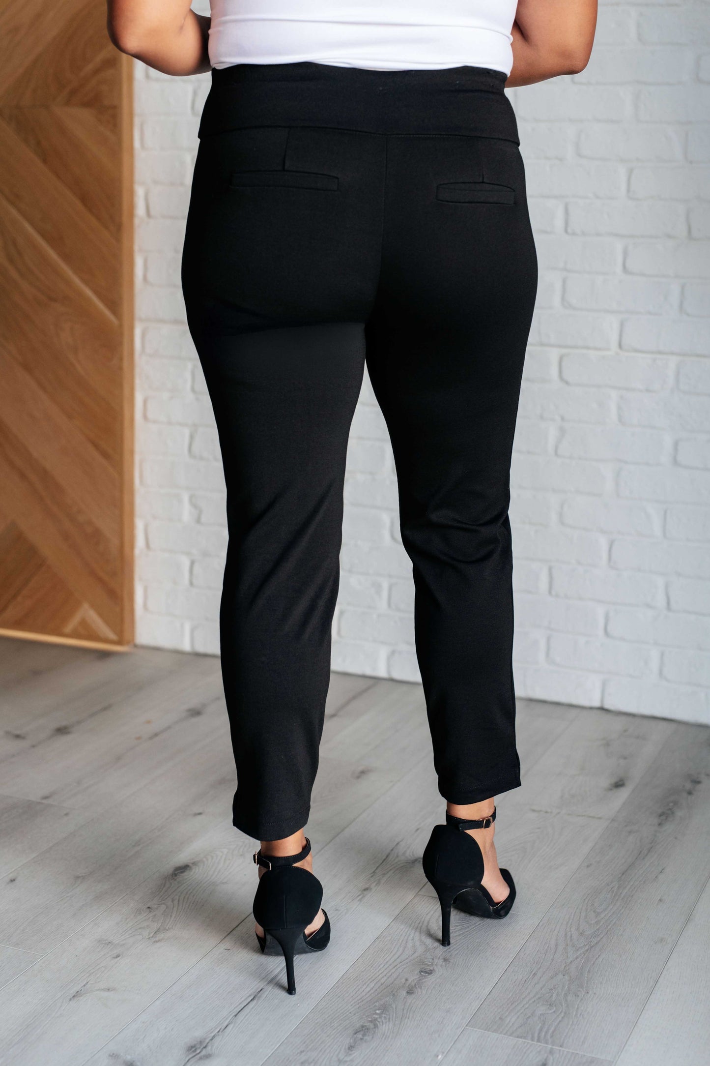 Vegas Edge & Elegance Crop Pants in Black