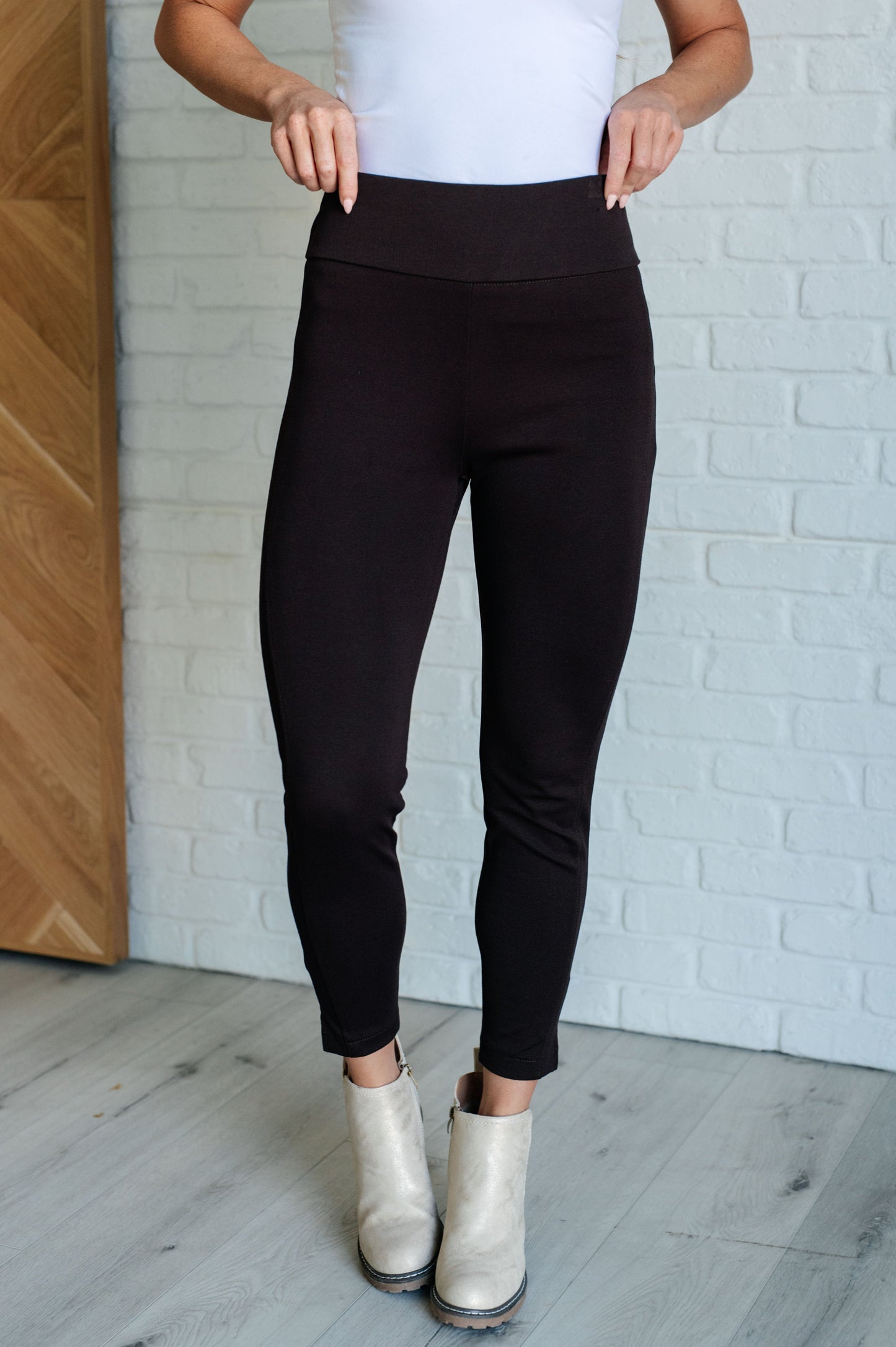 Natural Grace Skinny Pants in Chocolate - Redtop