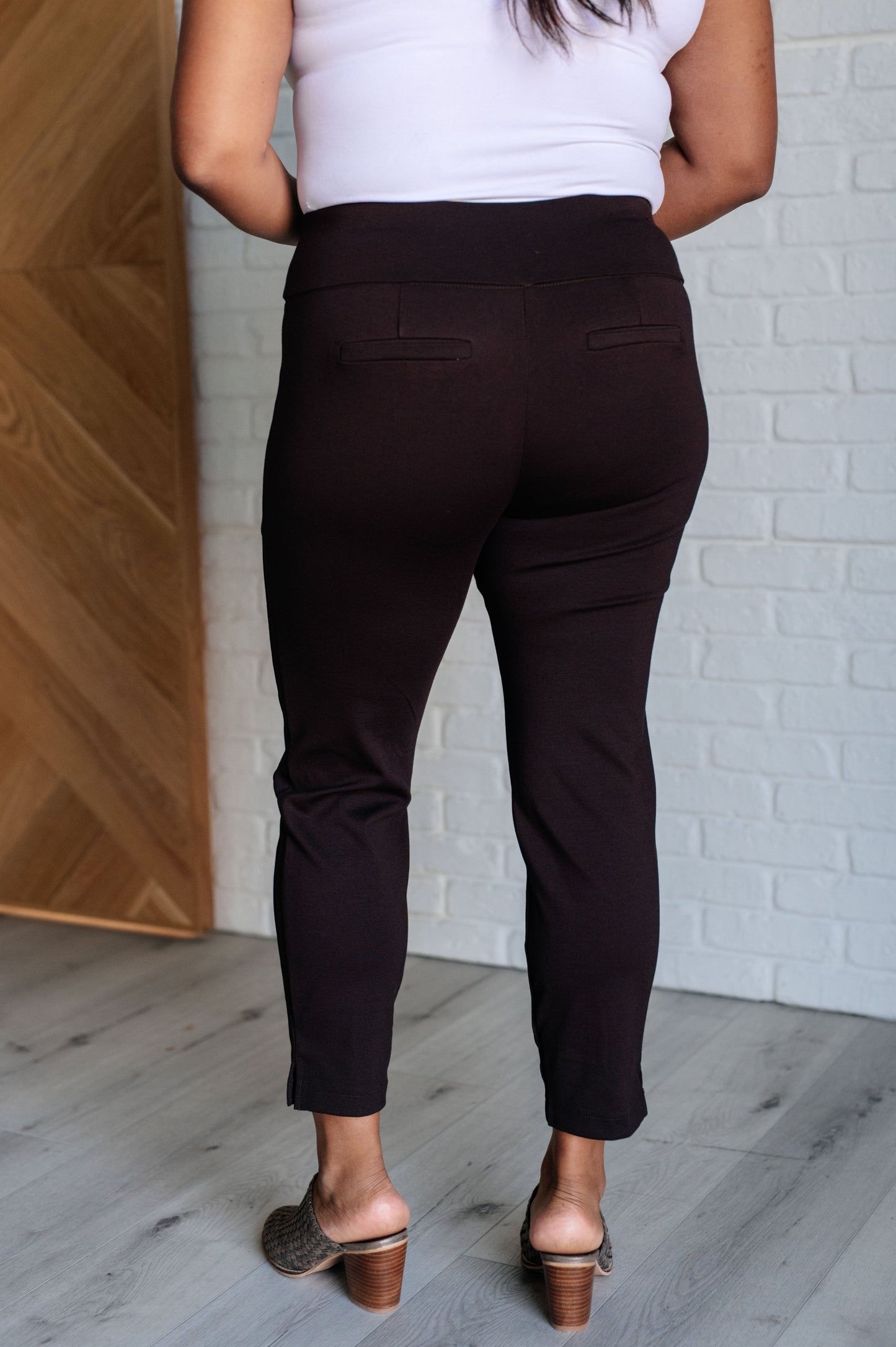 Natural Grace Skinny Pants in Chocolate - Redtop