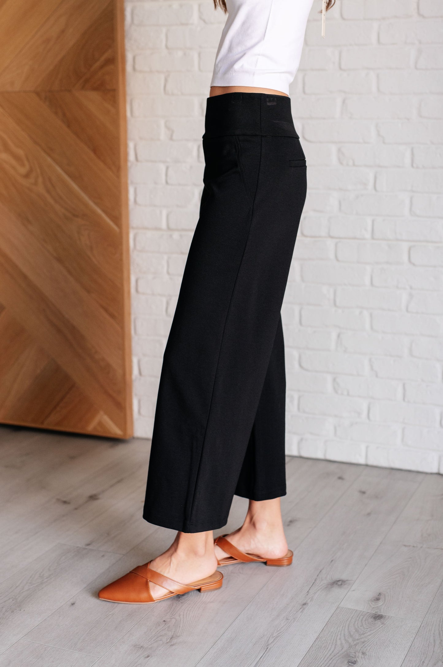 Vegas Edge & Elegance Wide Crop Pants in Black