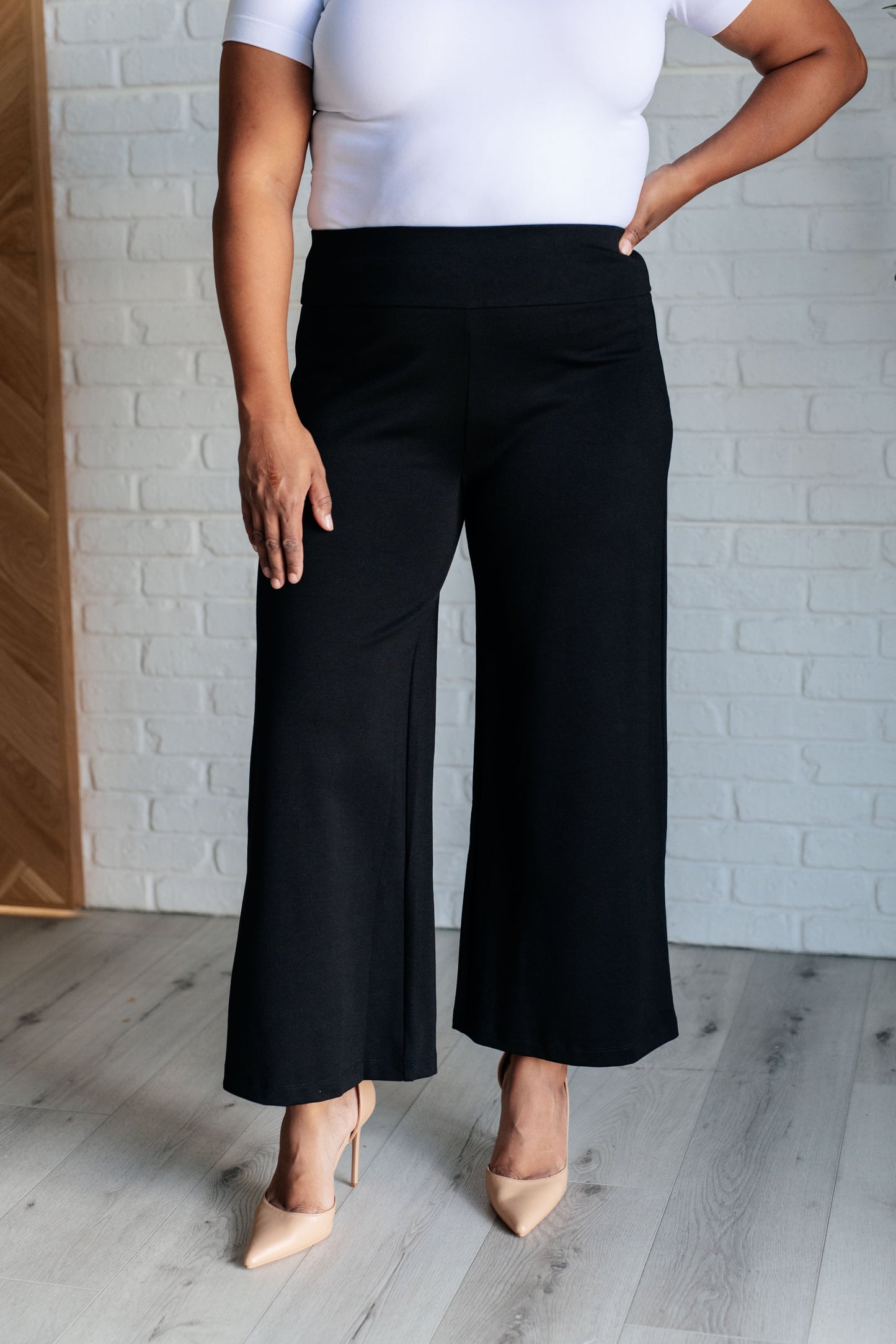 Vegas Edge & Elegance Wide Crop Pants in Black