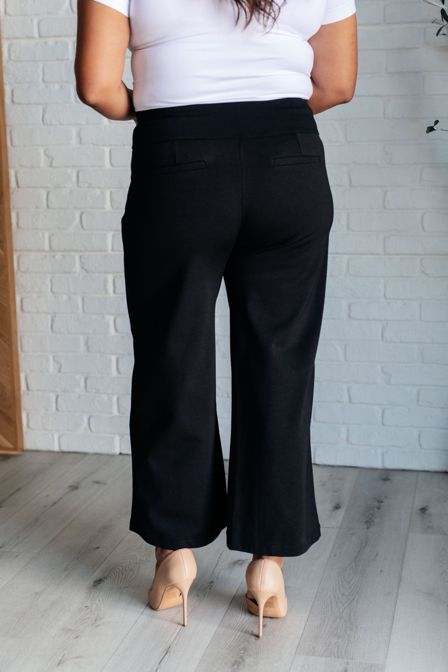 Vegas Edge & Elegance Wide Crop Pants in Black