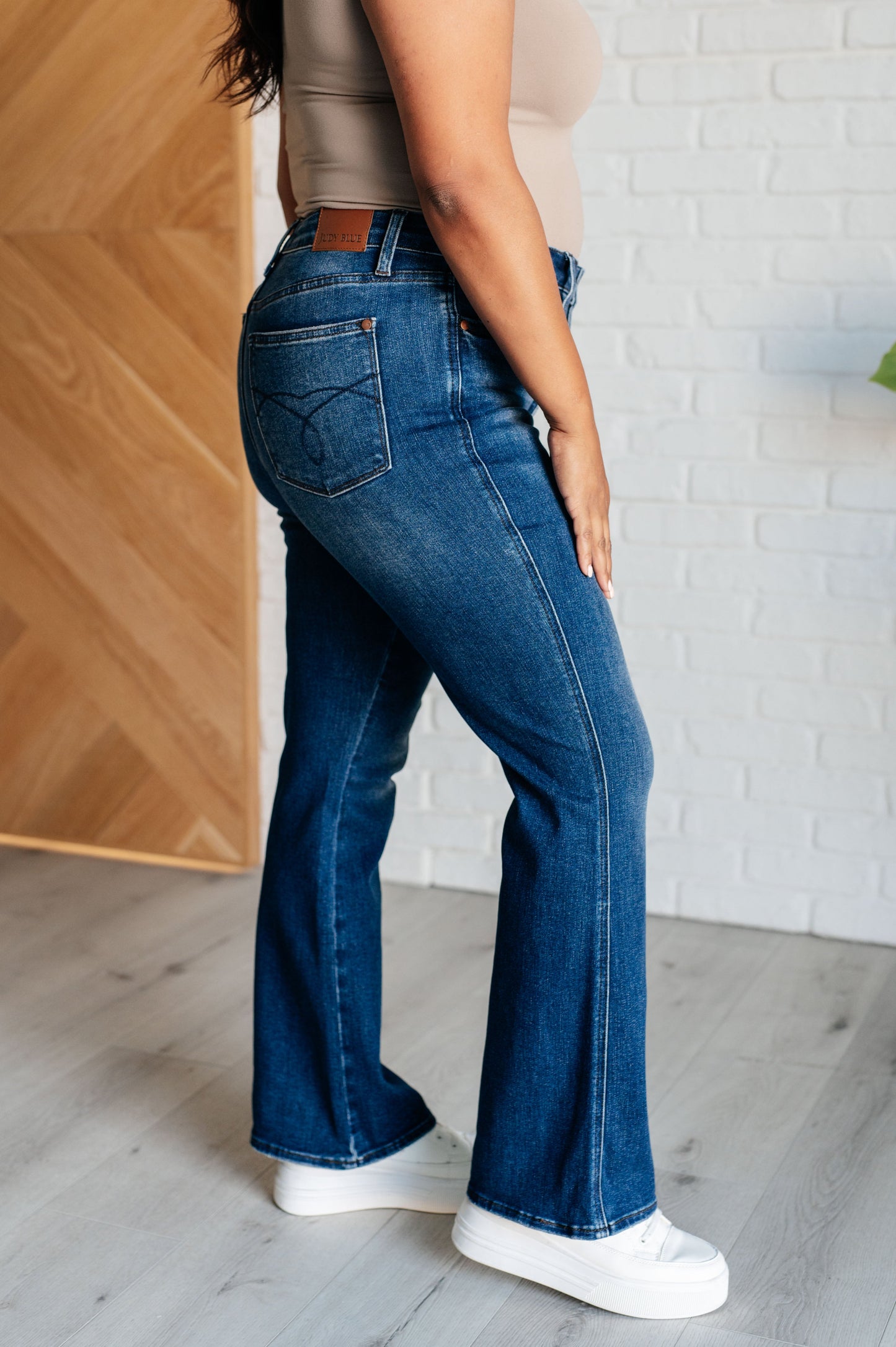 Sculpt & Lift Bootcut Bootcut Jeans