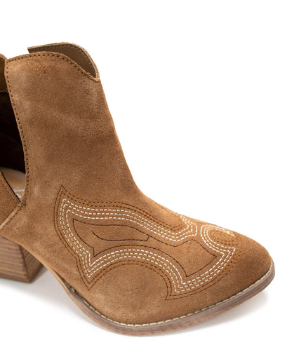 Sleek Sophistication Ankle Boots - Tan